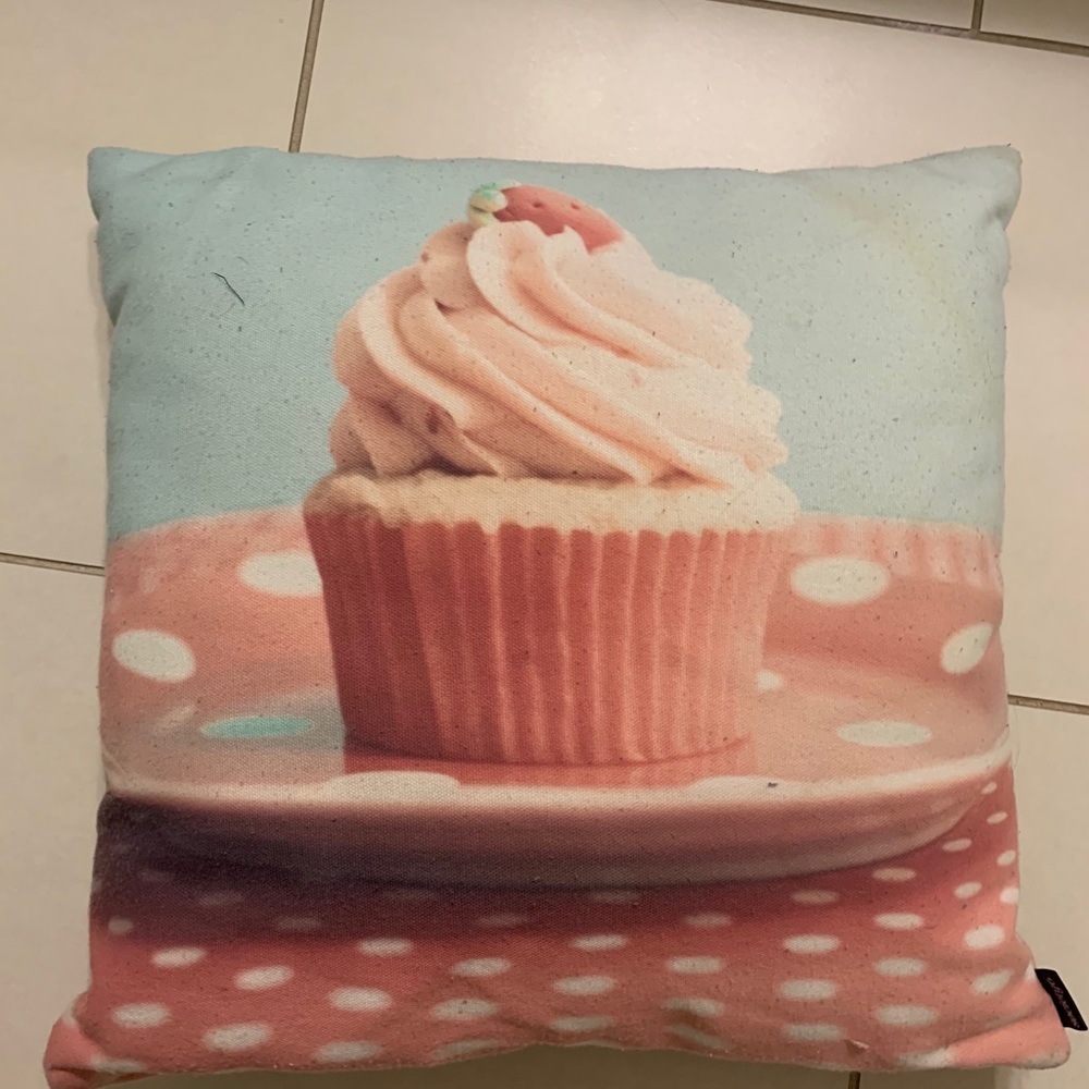 Cup cake pillow